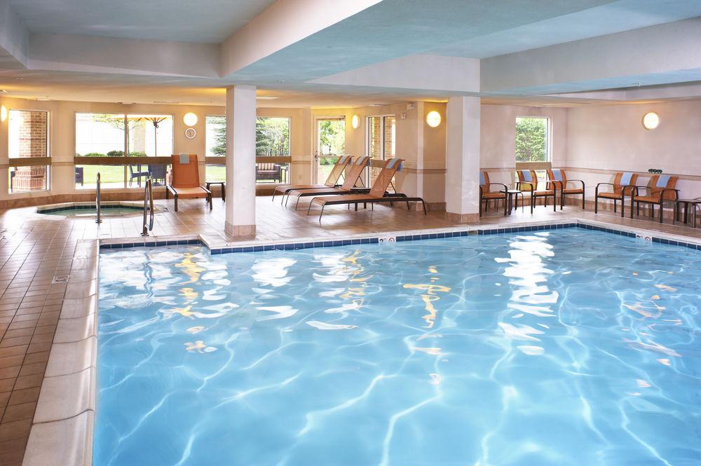 Courtyard Cleveland Airport South Hotel Middleburg Heights Eksteriør billede